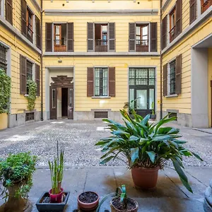 Gemma Preziosa Tra Il Castello Sforzesco Ed Il Duomo Di By Easylife Appartement